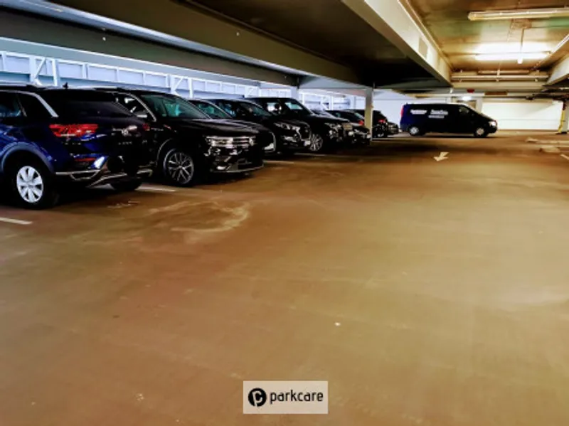 auto's binnen geparkeerd Perfect Park Düsseldorf