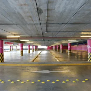 Lege parkeergarage